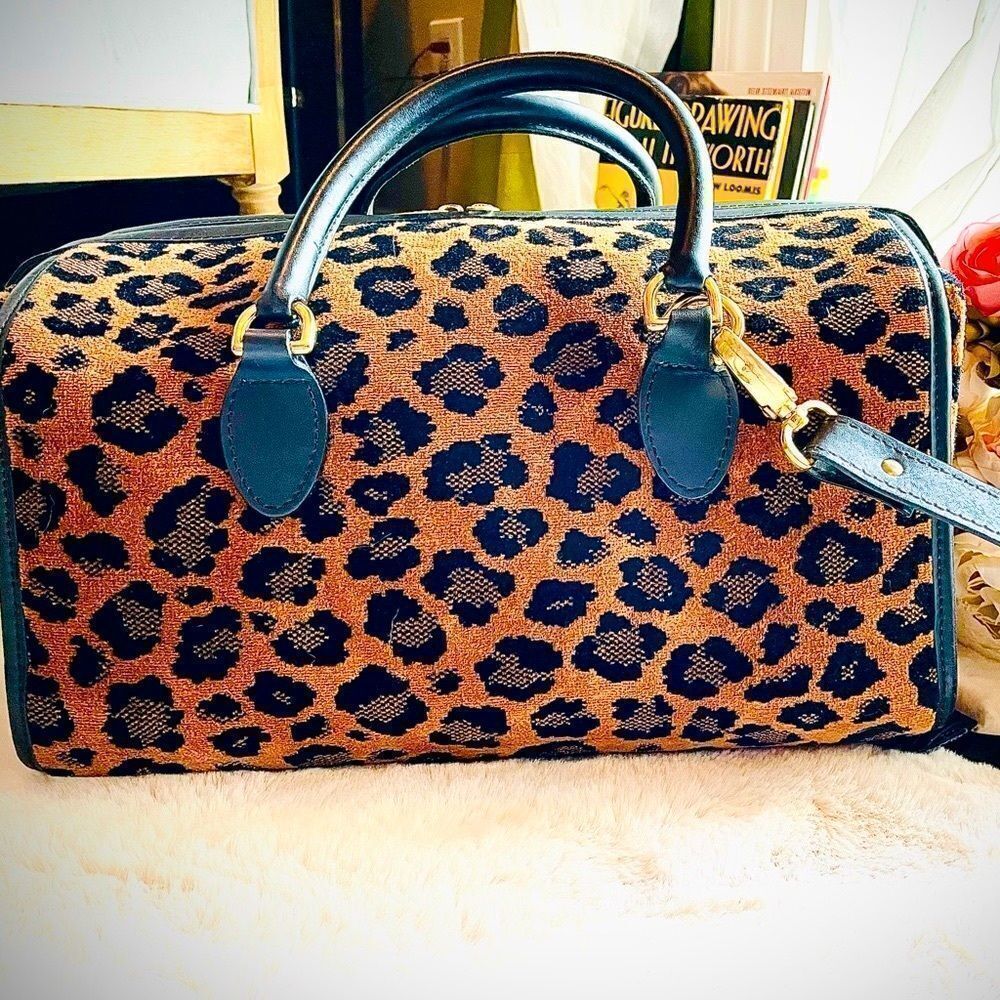 ♥️ Travel bag, vintage carry on, in Leopard 🐆 print. Gevive by boyt. - Picture 13 of 13